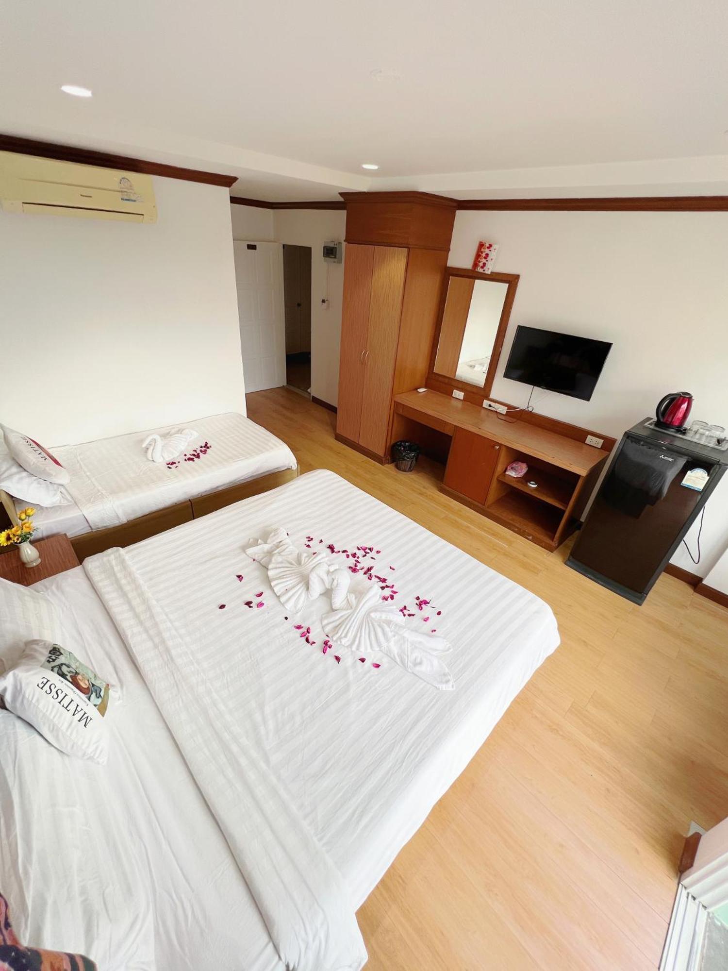 Lanting Hotel Patong Екстериор снимка