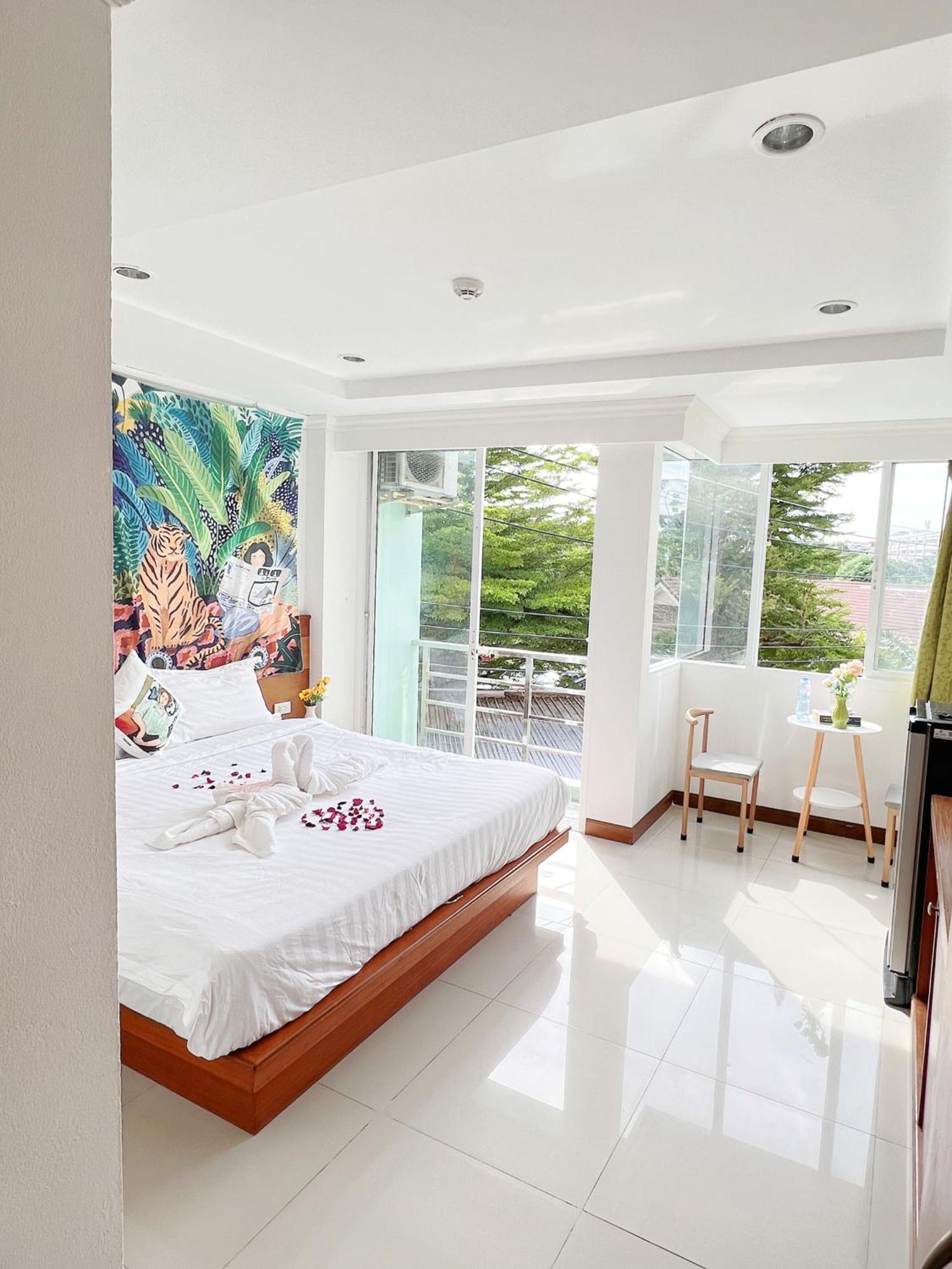 Lanting Hotel Patong Екстериор снимка
