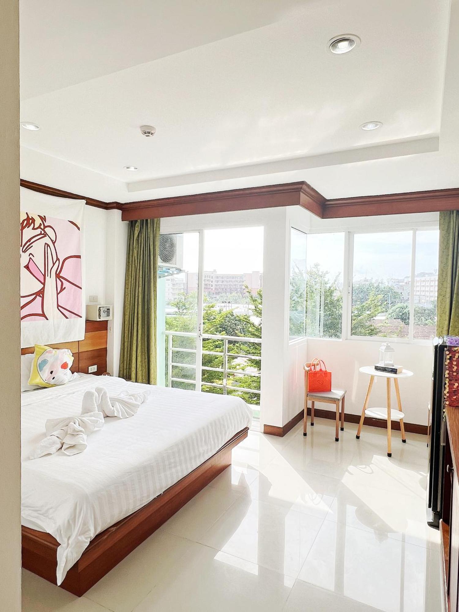 Lanting Hotel Patong Екстериор снимка